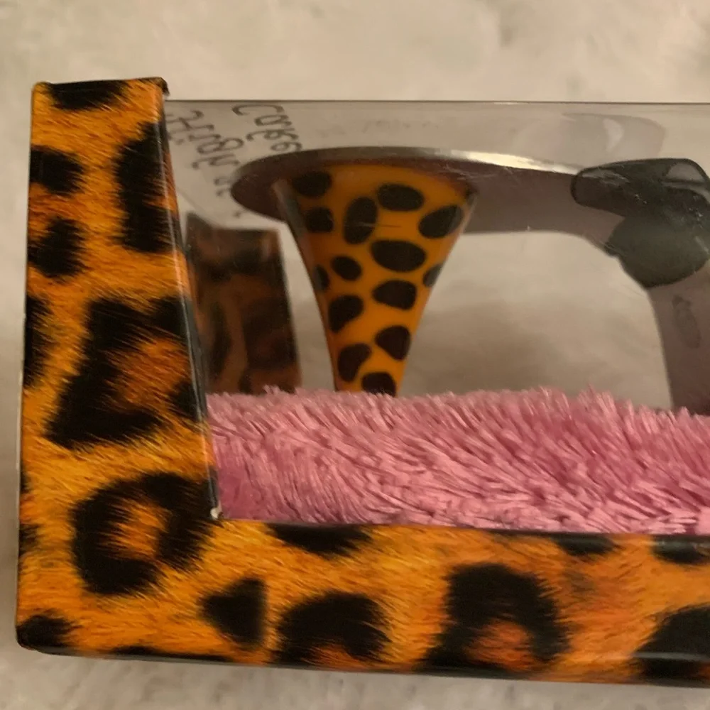 WILD EYE DESIGNS leopard, print, high heel stiletto cake server NIB NWT